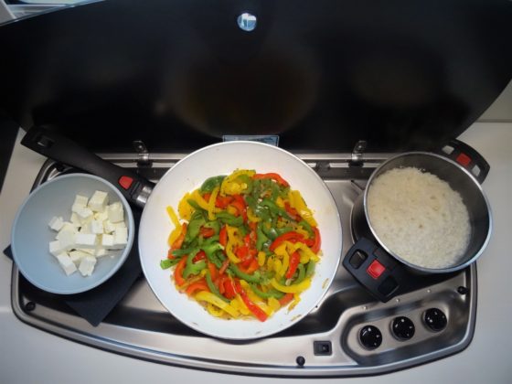 Camping-Küche: Paprika-Feta Gemüse
